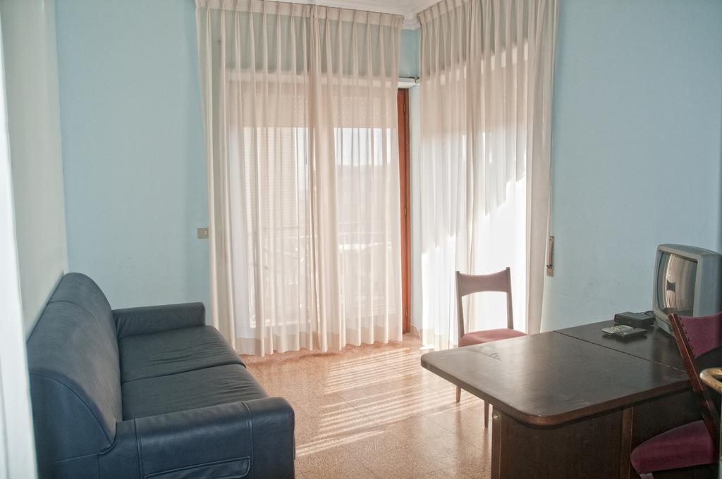 Residence Riva Gaia テッラチーナ 部屋 写真